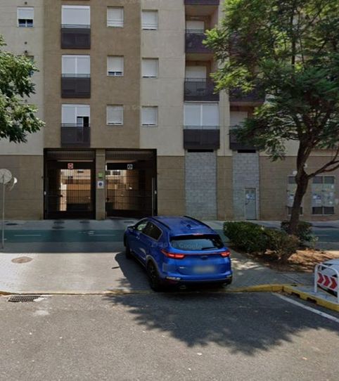 Photo 2 of Garage for rent in Avenida de Emilio Lemos, 42, Colores - Entreparques, Sevilla Capital