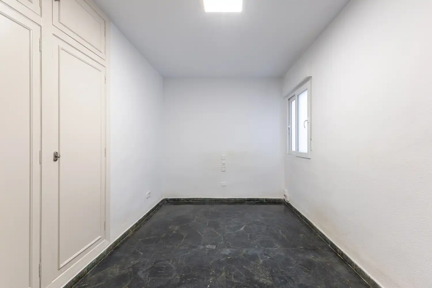 Flat for sale in Valencia  with Air Conditioner, Heating and Balcony