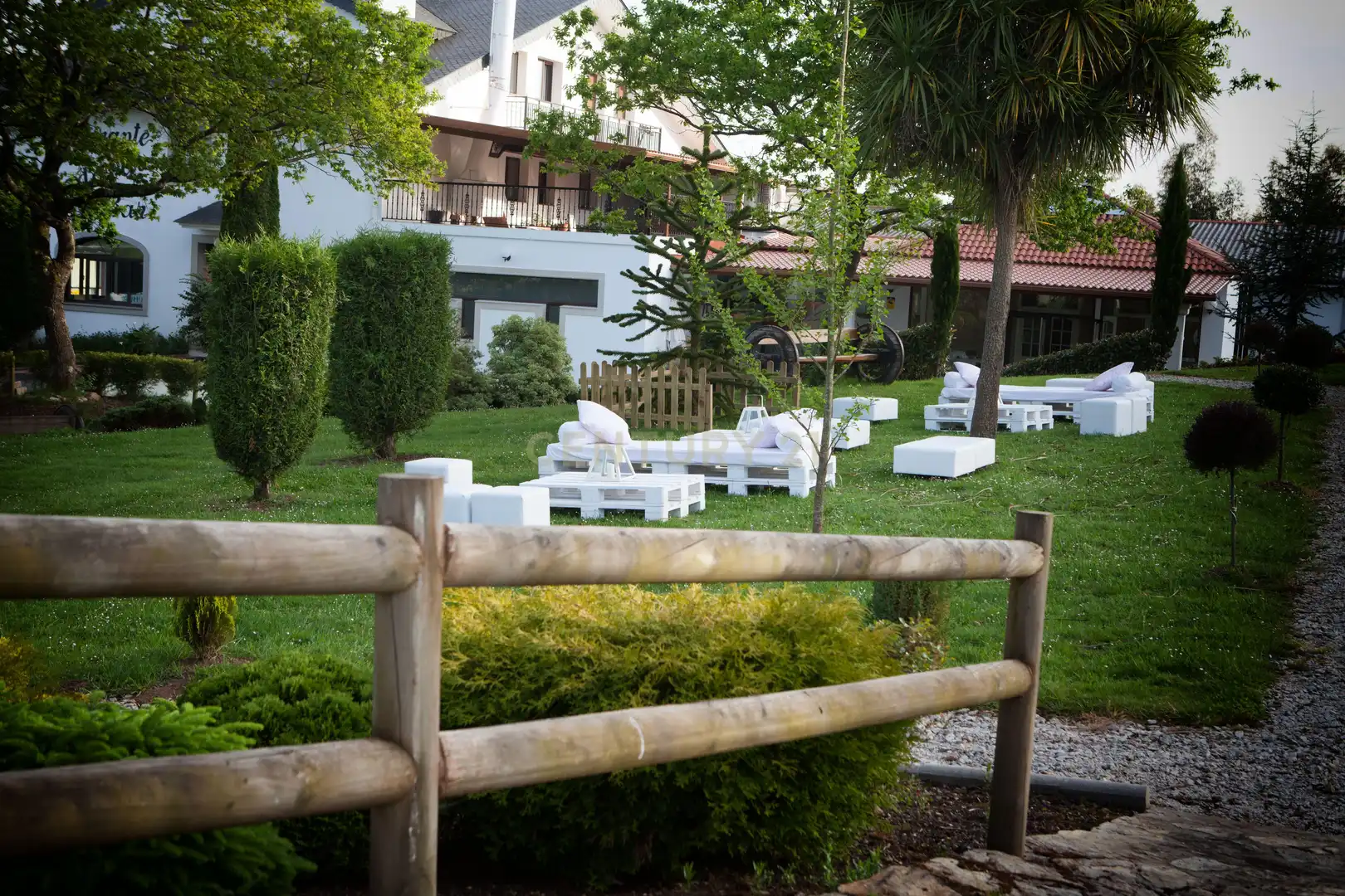 Garden of Buildings for sale in Frades