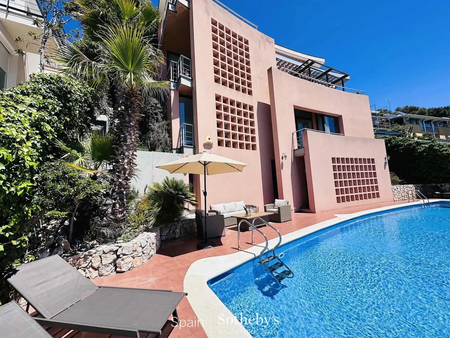 Vista exterior de Casa o xalet en venda en Sitges amb Aire condicionat, Calefacció i Jardí privat
