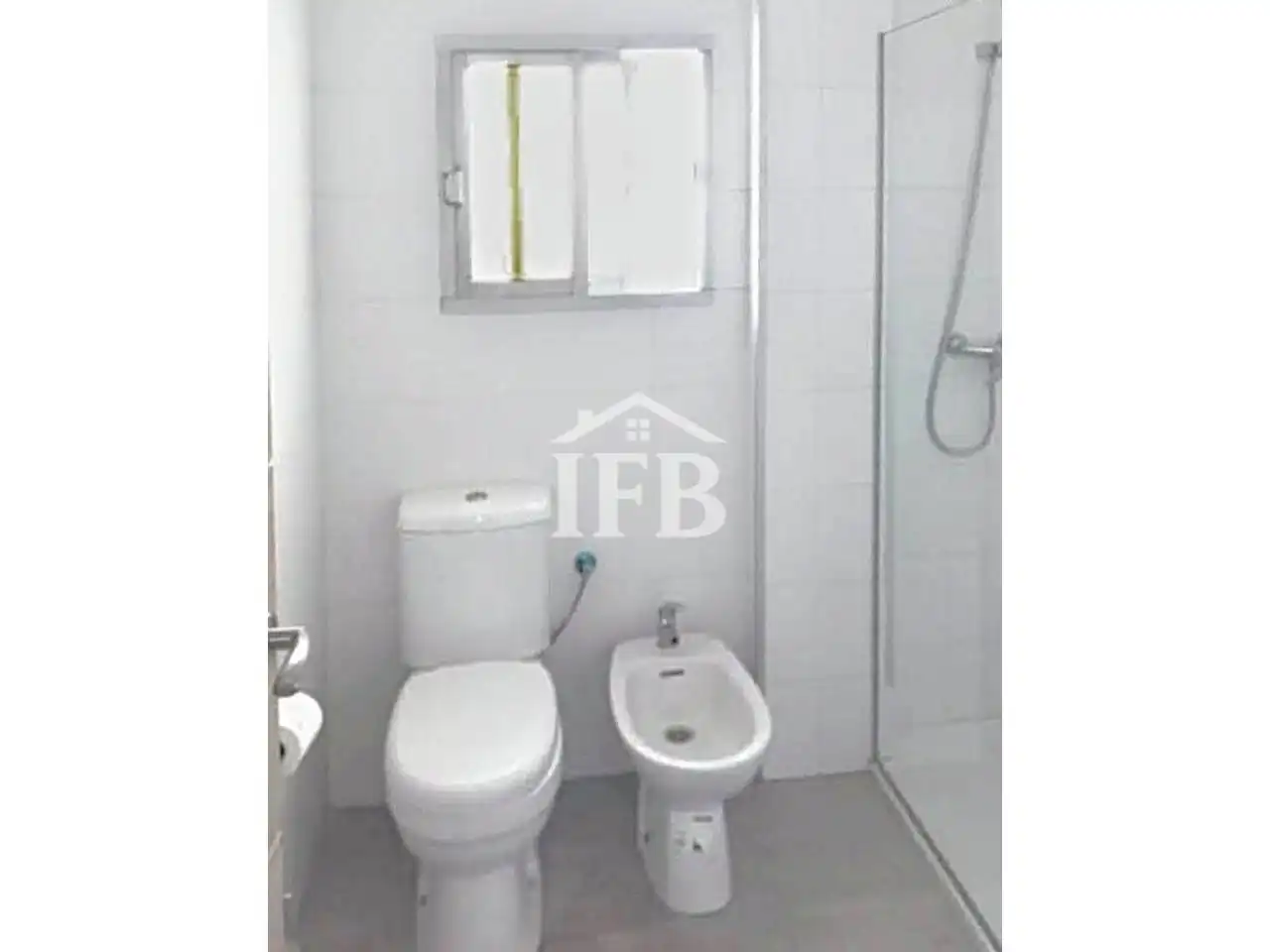 Bany de Pis de lloguer en Badajoz amb Aire condicionat, Calefacció i Moblat