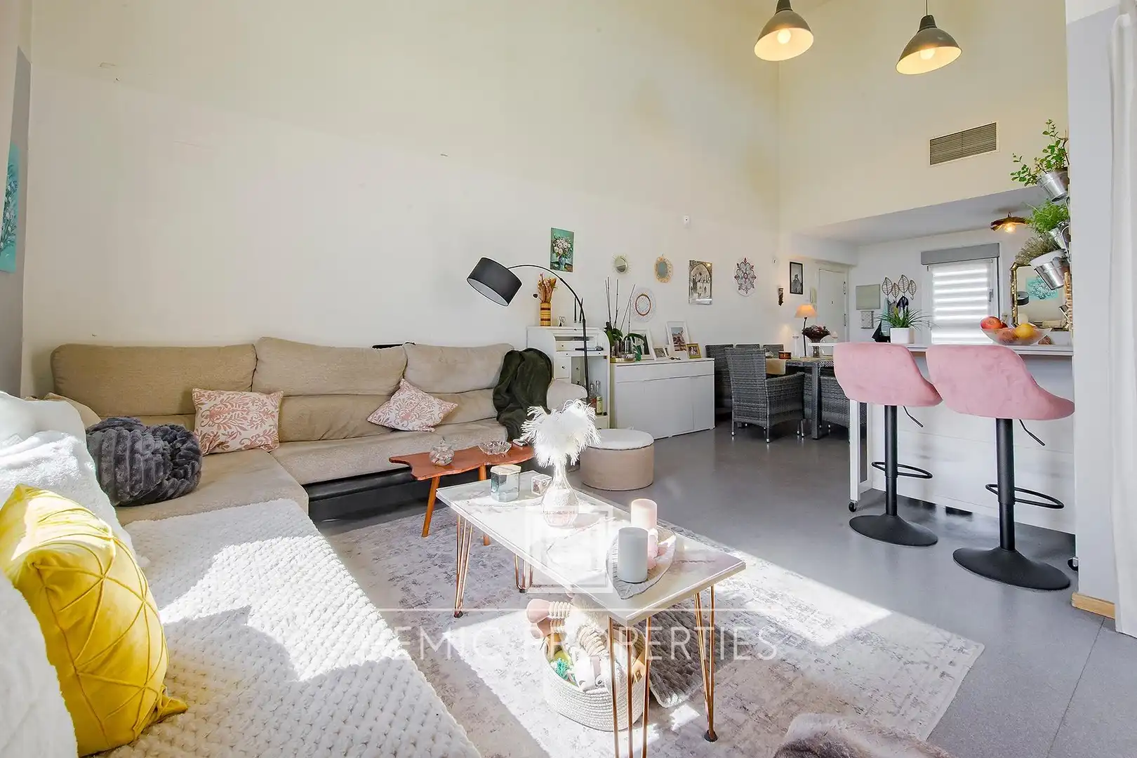 Wohnzimmer von Dachboden zum Verkauf in Tres Cantos mit Klimaanlage, Privatgarten und Terrasse