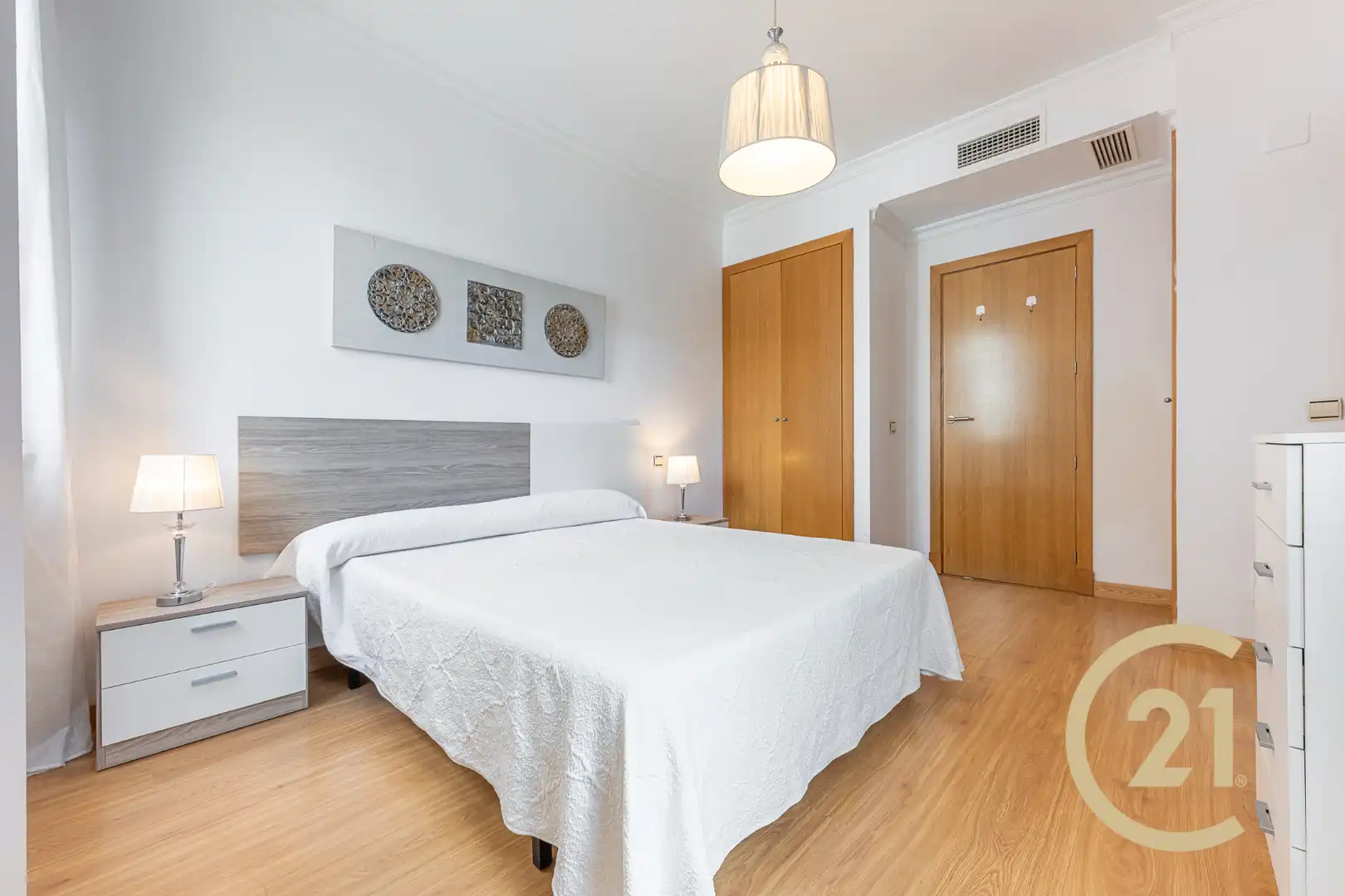 Dormitori de Dúplex en venda en Estepona amb Aire condicionat, Terrassa i Moblat