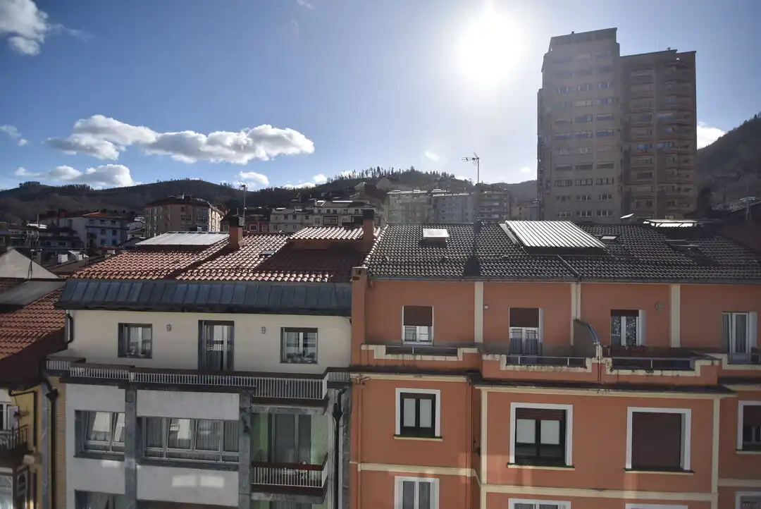 Vista exterior de Dúplex en venta en Eibar con Calefacción