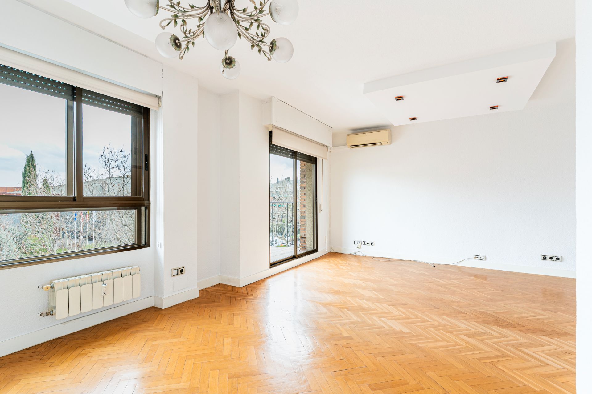 Living room of Flat for sale in Majadahonda  with Air Conditioner, Heating and Private garden