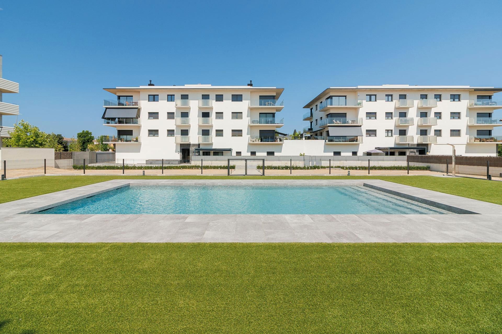 Swimming pool of Flat for sale in Vilablareix  with Air Conditioner, Heating and Storage room