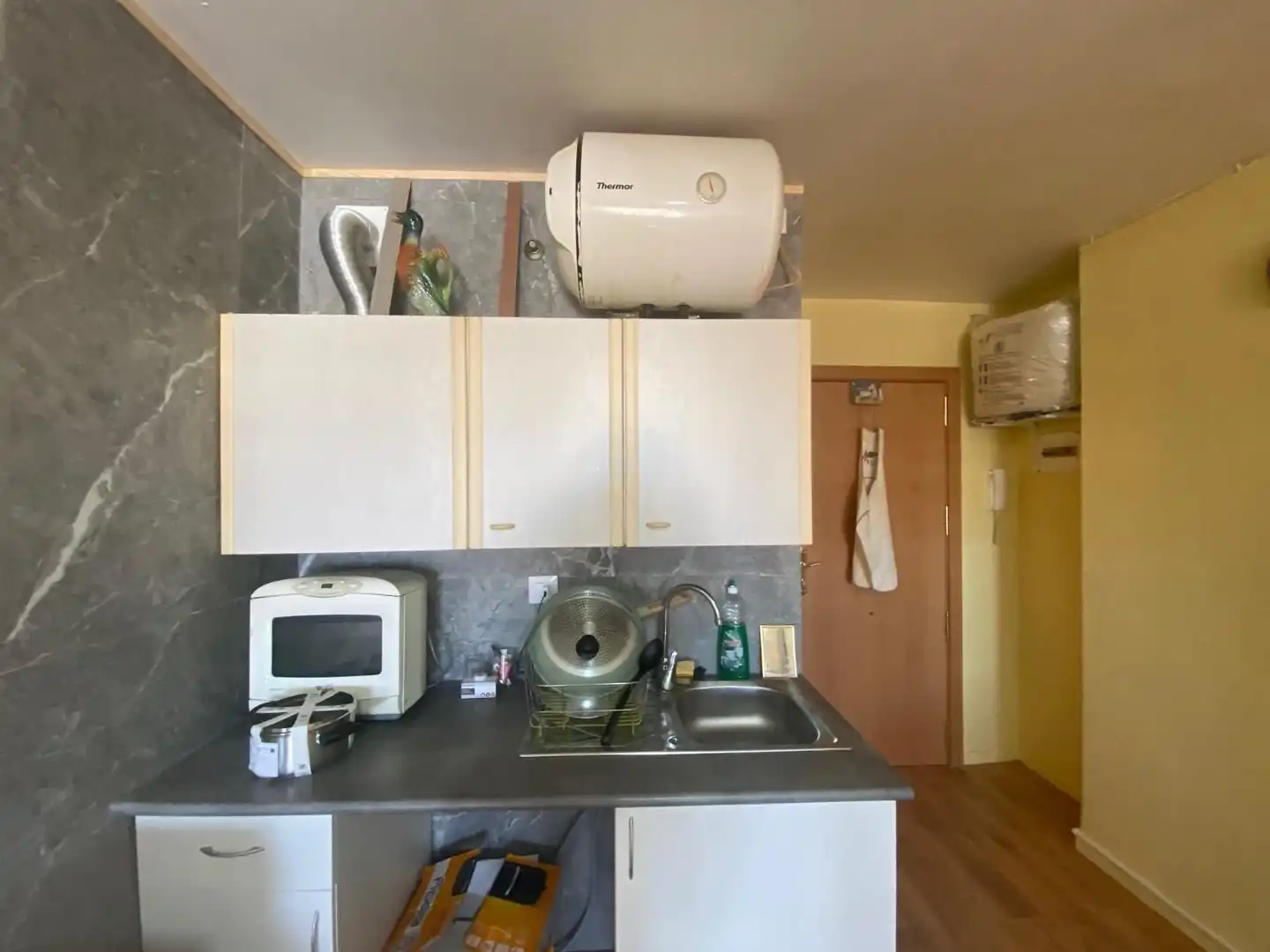 Kitchen of Study for sale in Empuriabrava  with Air Conditioner
