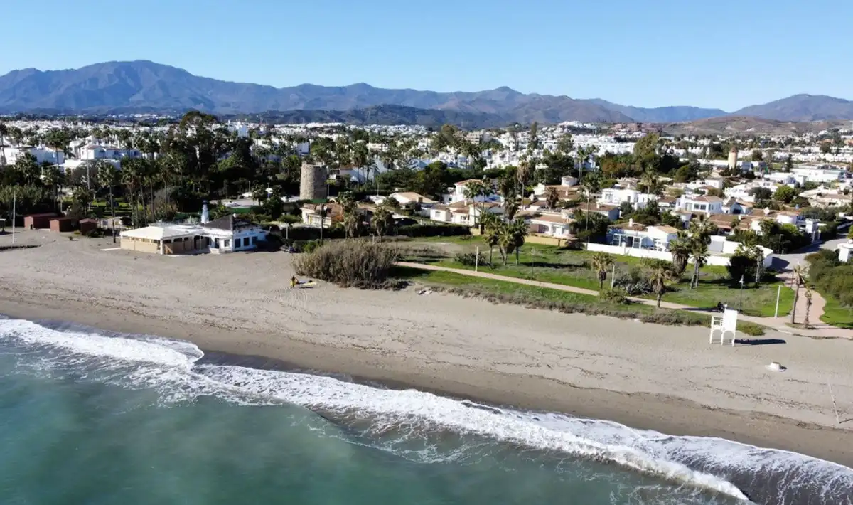 Vista exterior de Casa o chalet en venta en Estepona con Aire acondicionado, Jardín privado y Terraza