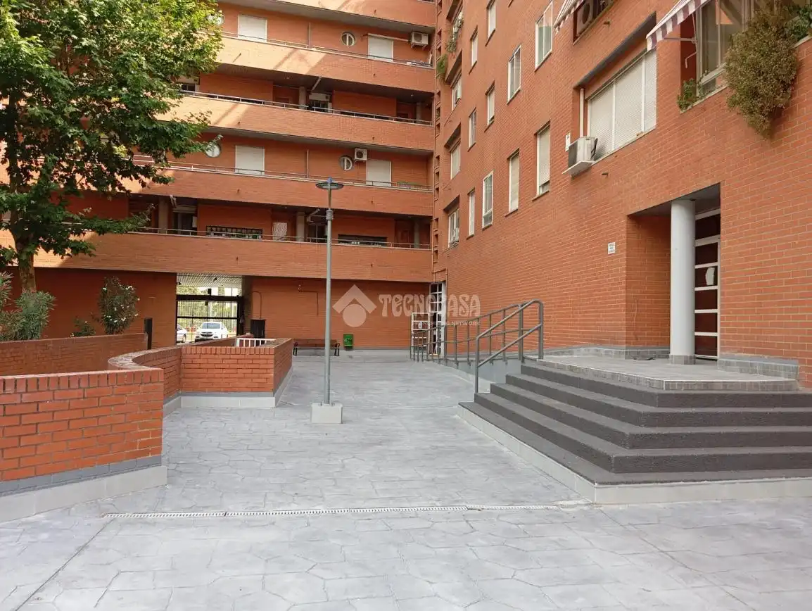 Vista exterior de Pis en venda en Alcalá de Henares amb Aire condicionat, Calefacció i Terrassa