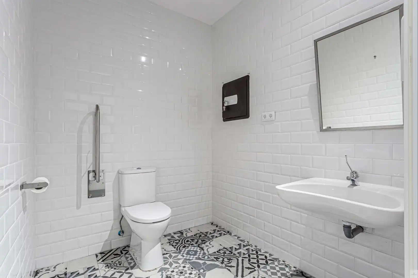 Badezimmer von Geschaftsraum zur Miete in Majadahonda