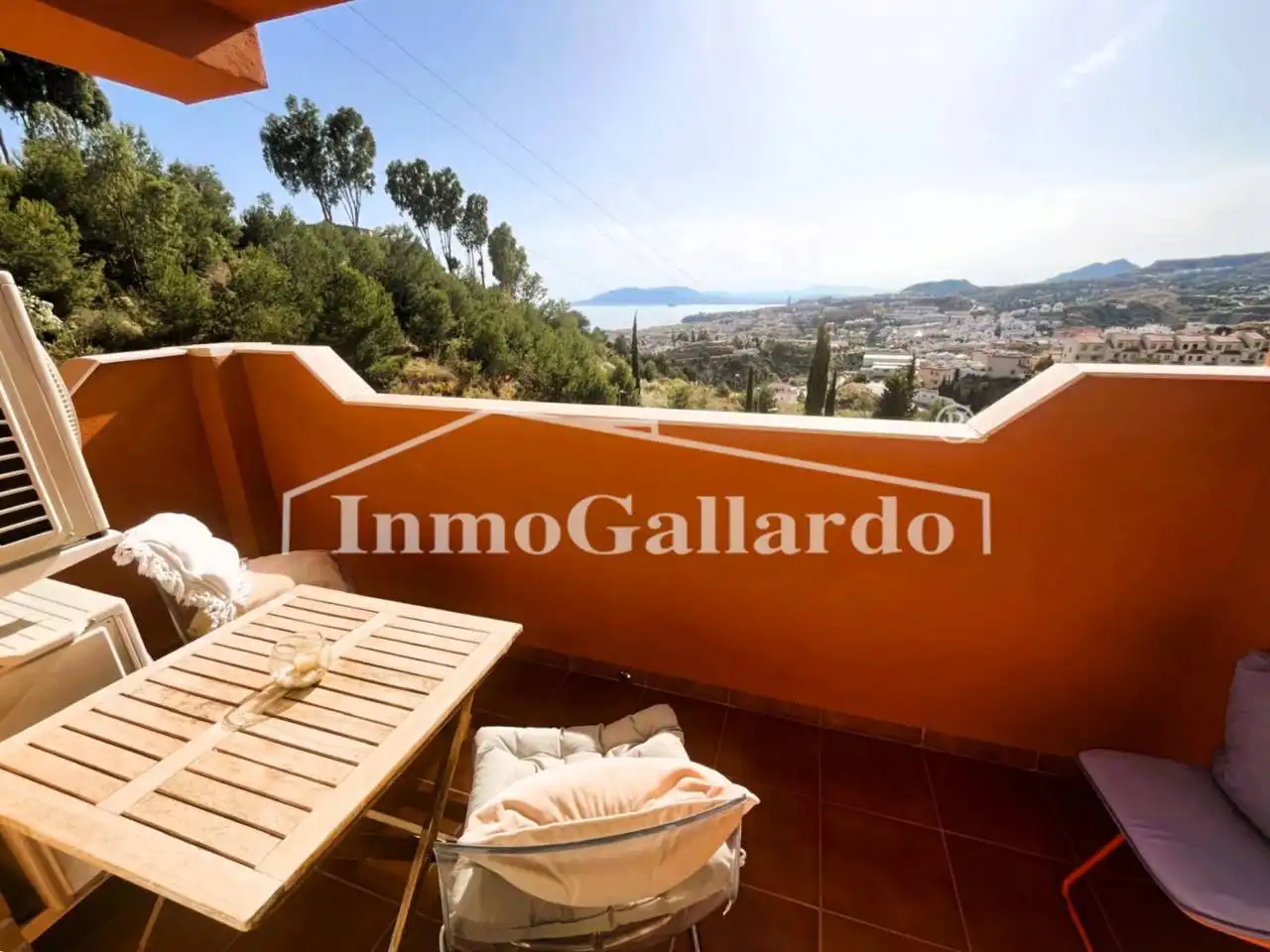 Außenansicht von Wohnung zum Verkauf in Rincón de la Victoria mit Klimaanlage, Terrasse und Abstellraum