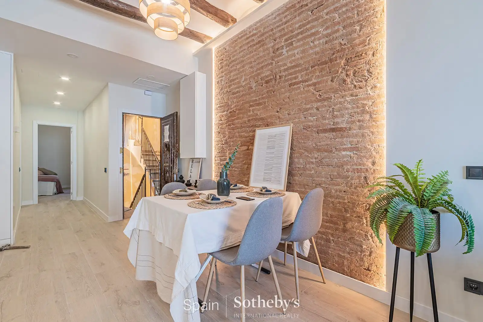 Menjador de Apartament en venda en Barcelona amb Aire condicionat, Calefacció i Terrassa
