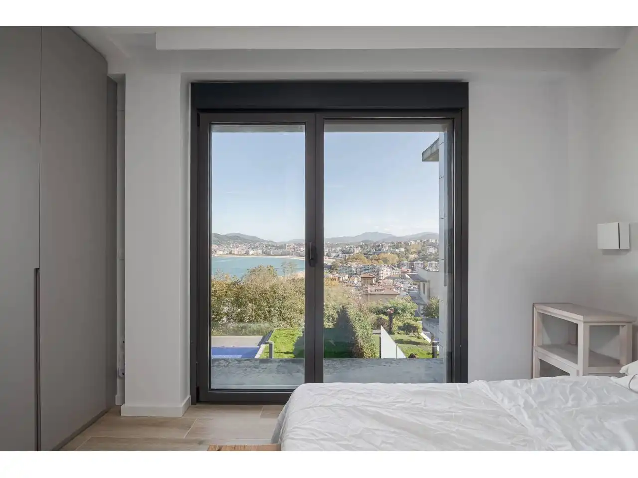 Dormitori de Casa o xalet en venda en Donostia - San Sebastián  amb Calefacció, Jardí privat i Terrassa