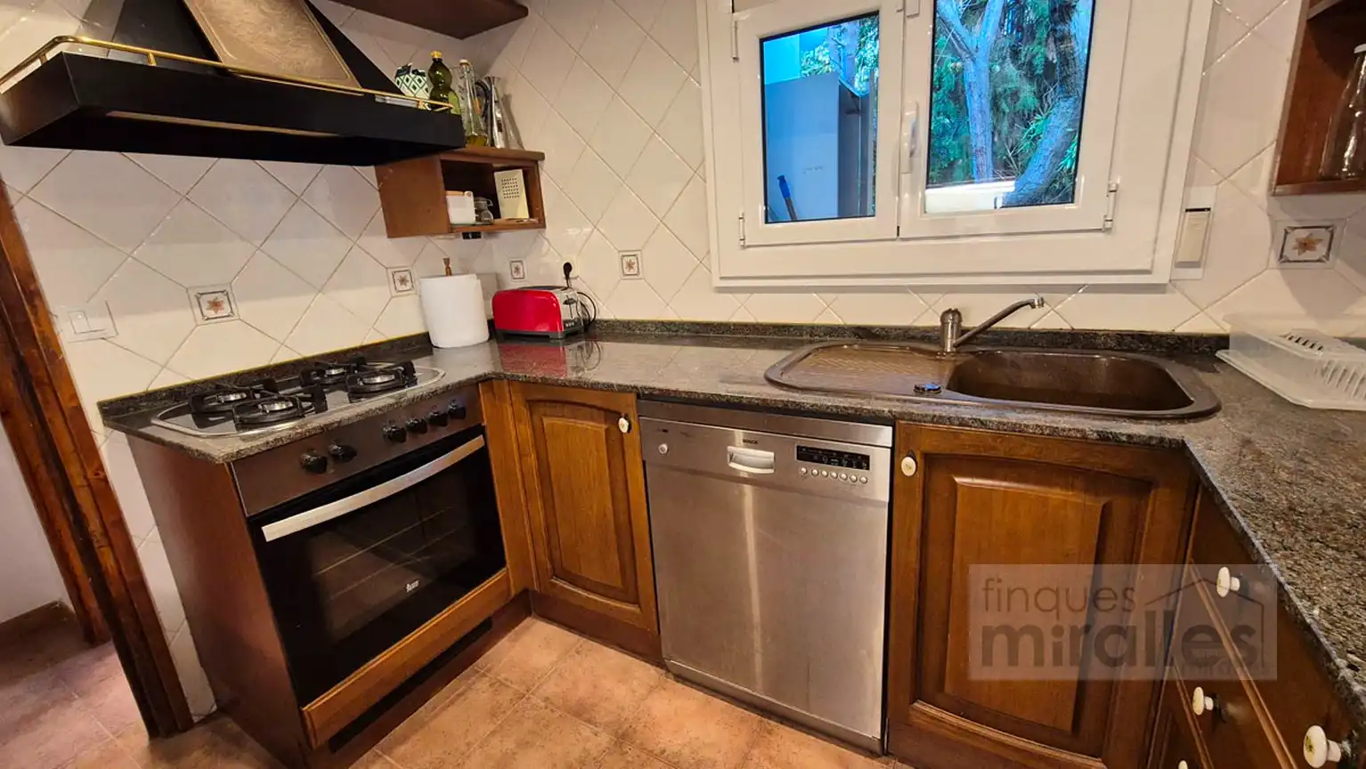 Cuina de Casa o xalet en venda en Vilassar de Dalt amb Calefacció, Jardí privat i Terrassa