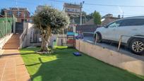 Aparcament de Casa adosada en venda en Terrassa amb Calefacció, Jardí privat i Terrassa