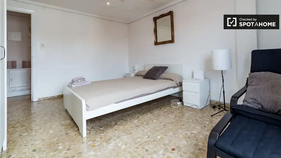 Habitación de Piso de alquiler en Xirivella con Aire acondicionado, Calefacción y Amueblado