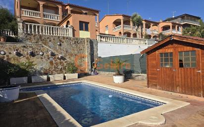 Piscina de Casa o xalet en venda en Calafell amb Aire condicionat, Calefacció i Jardí privat