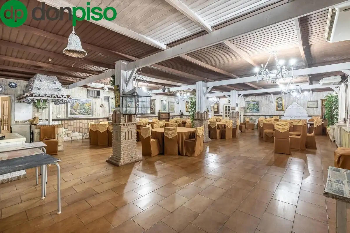 Local en venta en Pinos Genil con Terraza