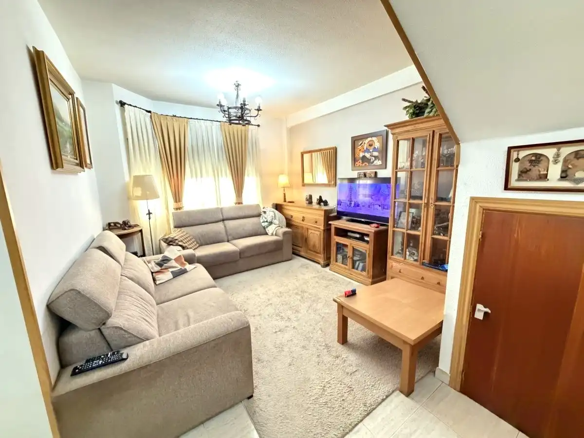 Living room of Houses for sale in Azuqueca de Henares  with Air Conditioner, Heating and Private garden