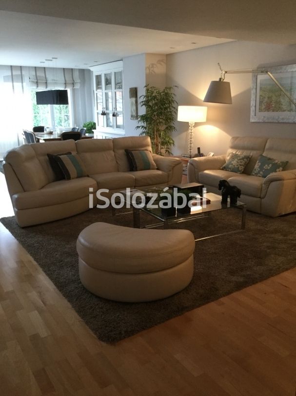 Sala d'estar de Casa o xalet en venda en Lardero amb Aire condicionat, Calefacció i Jardí privat