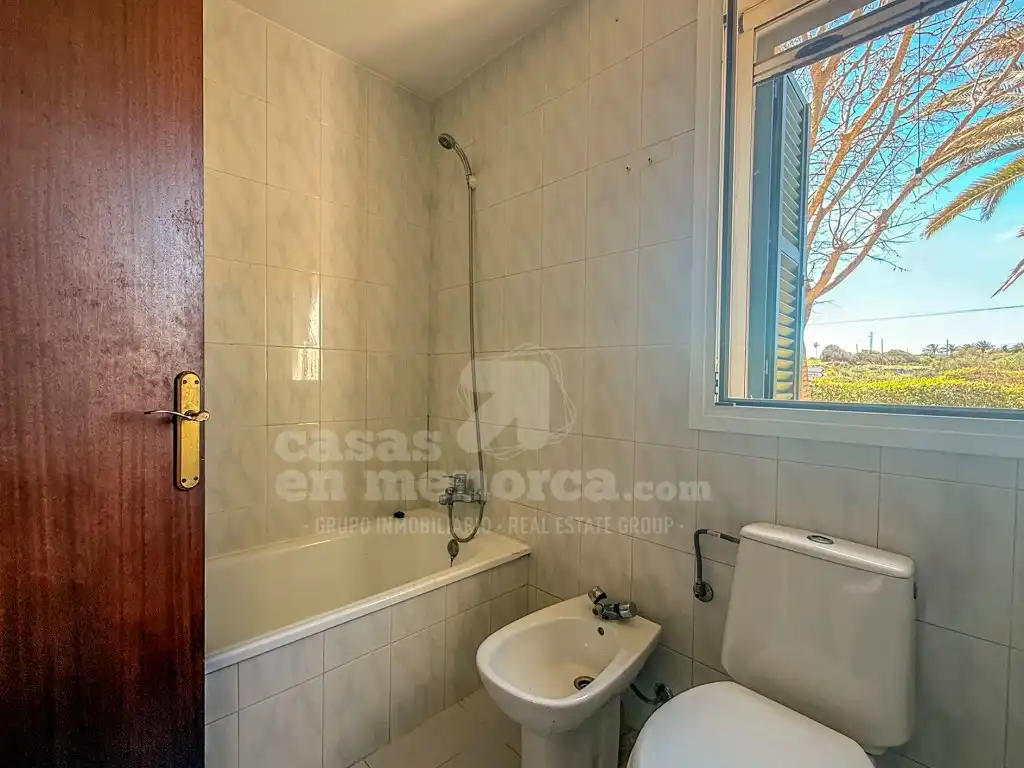 Badezimmer von Wohnung zum Verkauf in Es Castell mit Terrasse