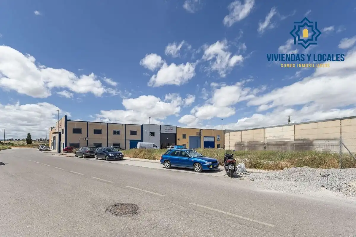 Industrial land for sale in Paseo Paseo Andás 9