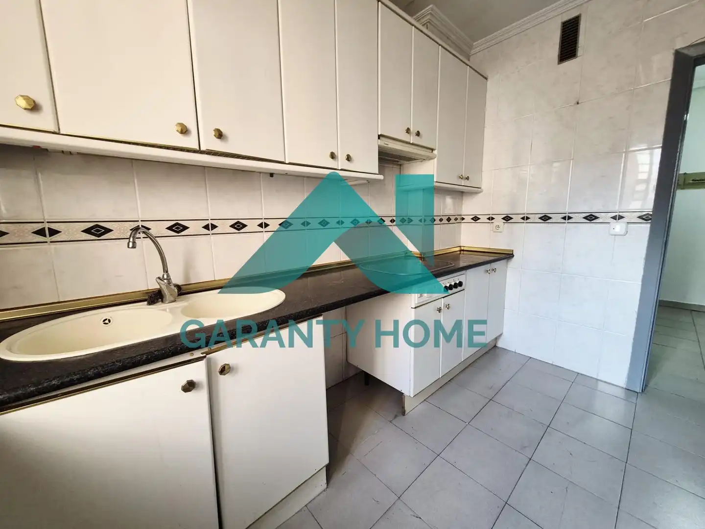 Cuina de Apartament en venda en Cáceres amb Aire condicionat i Moblat