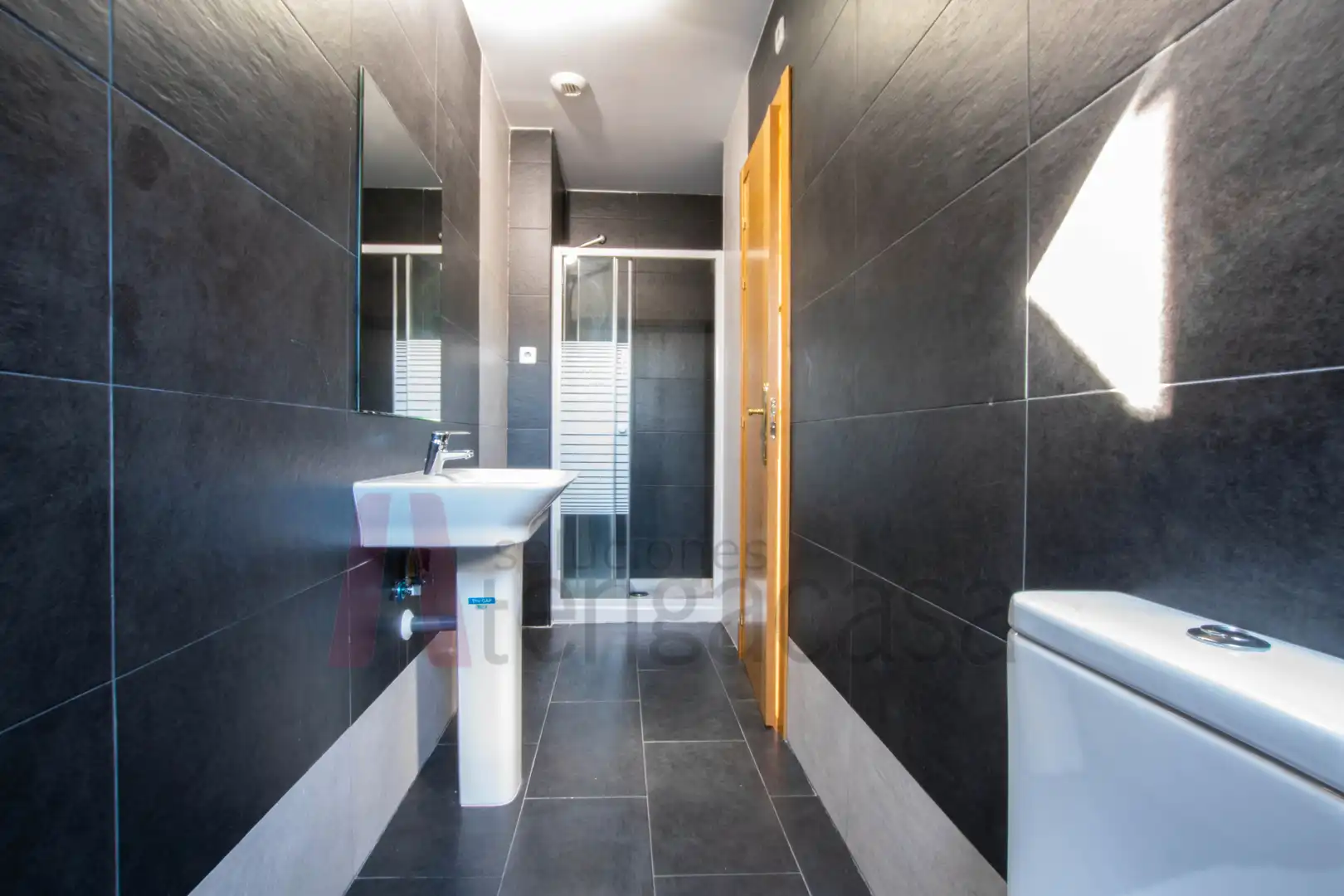 Badezimmer von Dachboden zur Miete in Madrid mit Klimaanlage, Heizung und Parkett