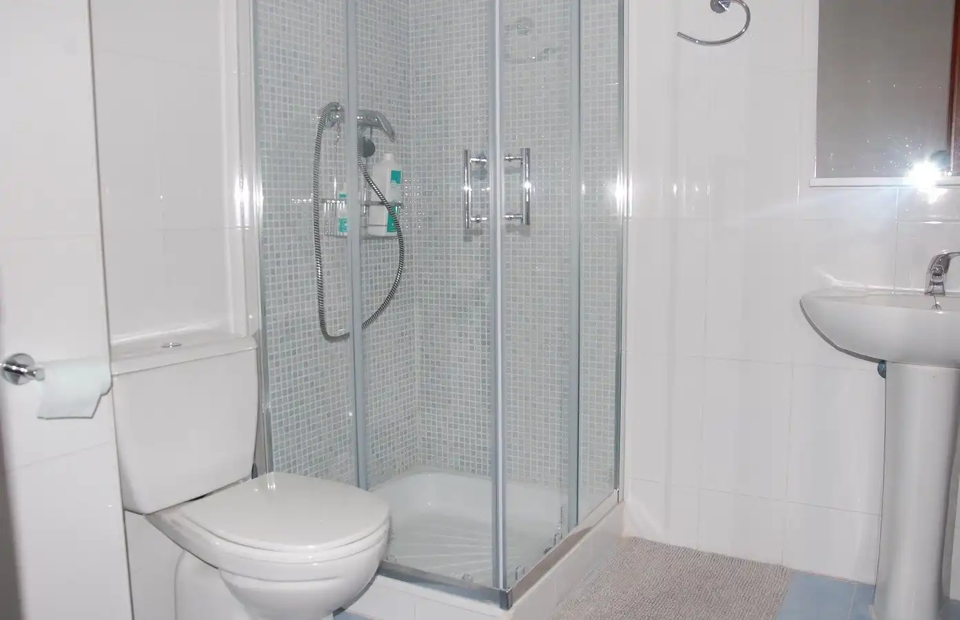 Badezimmer von Wohnung zur Miete in Granada mit Heizung, Möbliert und Gemeinschaftspool