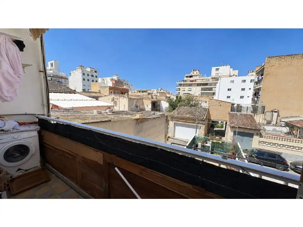 Außenansicht von Wohnung zum Verkauf in  Palma de Mallorca mit Balkon