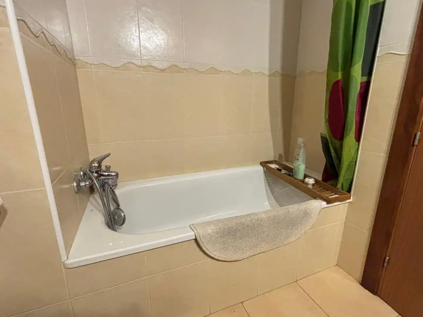 Baño de Piso de alquiler en Sant Joan de les Abadesses con Calefacción y Amueblado