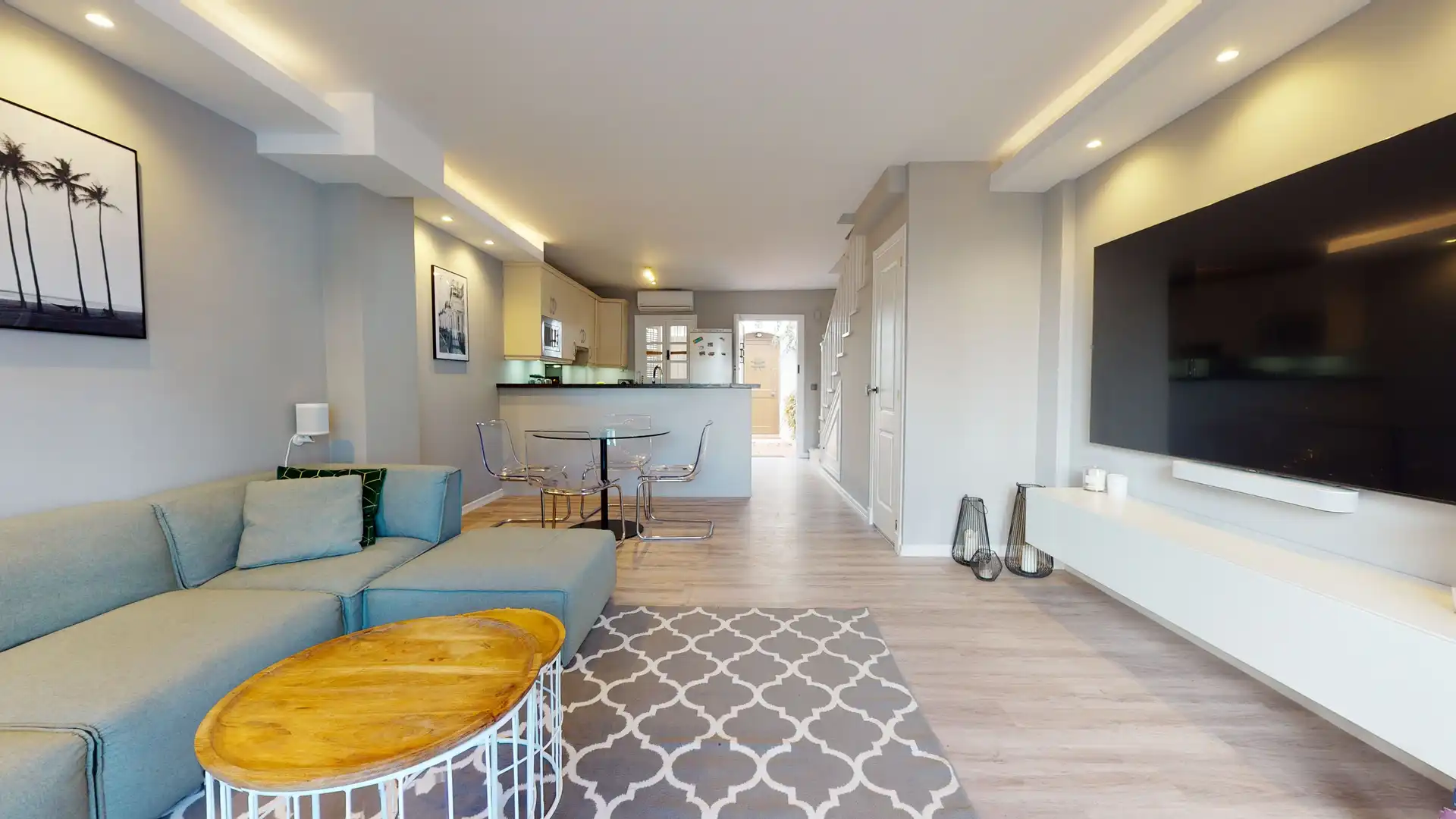Sala de estar de Casa adosada de alquiler en Estepona con Aire acondicionado, Calefacción y Terraza