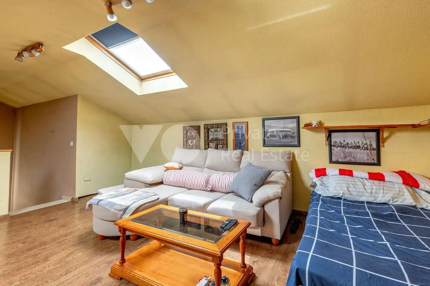 Sala de estar de Casa adosada en venta en Villanueva de la Cañada con Aire acondicionado, Calefacción y Jardín privado