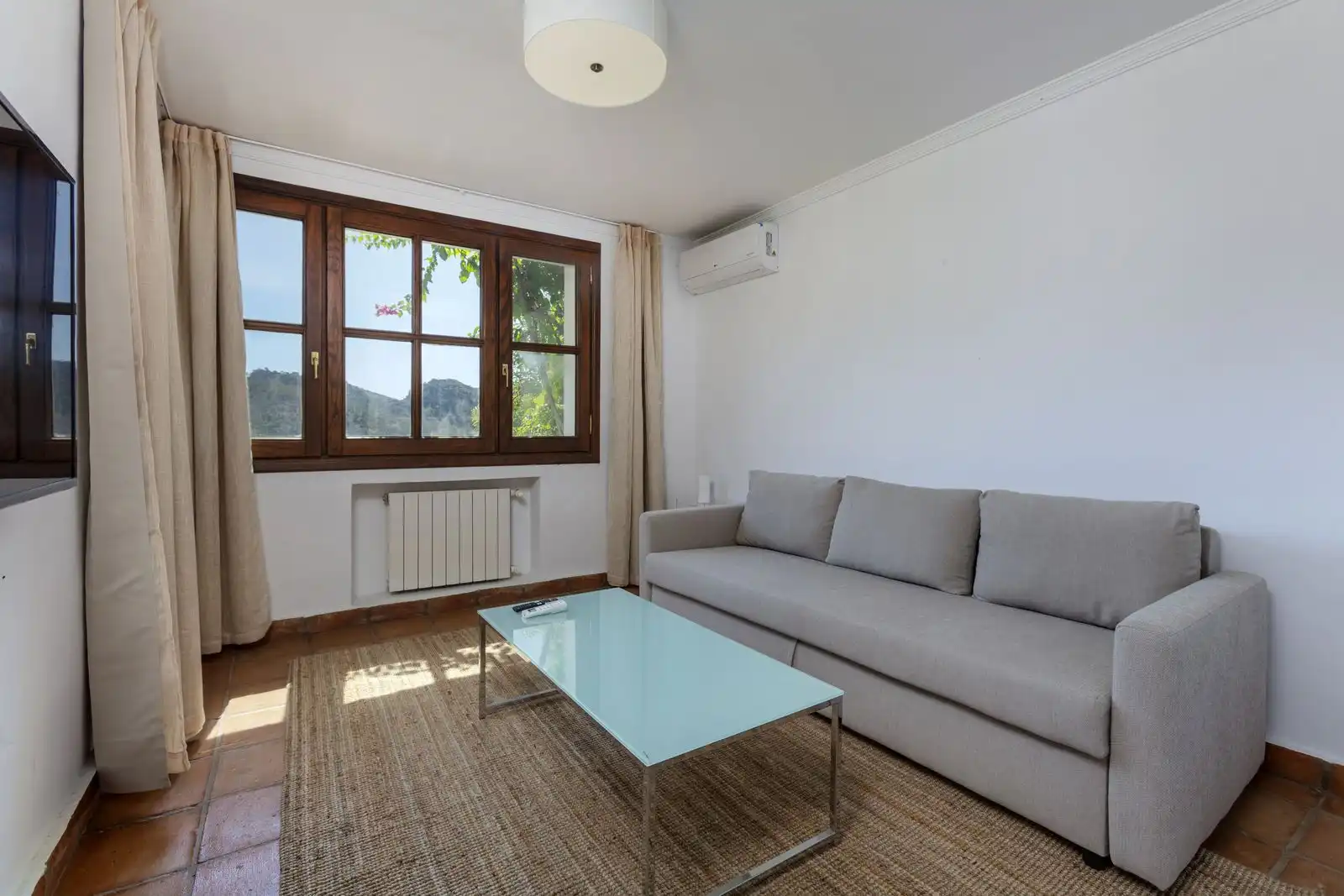 Sala de estar de Casa o chalet en venta en Igualeja con Aire acondicionado, Jardín privado y Piscina