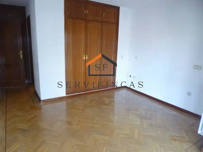 Wohnung zum Verkauf in Madrid mit Klimaanlage, Heizung und Privatgarten