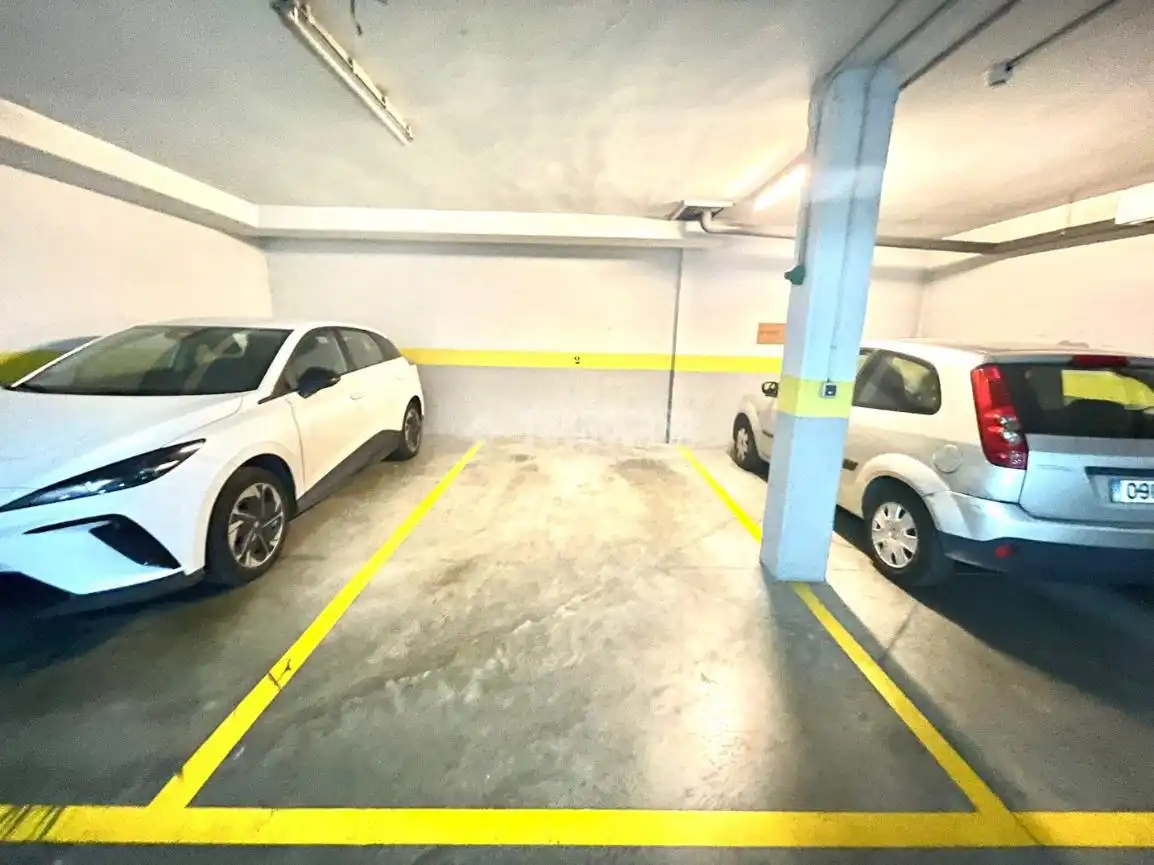 Parking de Piso en venta en Madrid con Aire acondicionado, Calefacción y Balcón