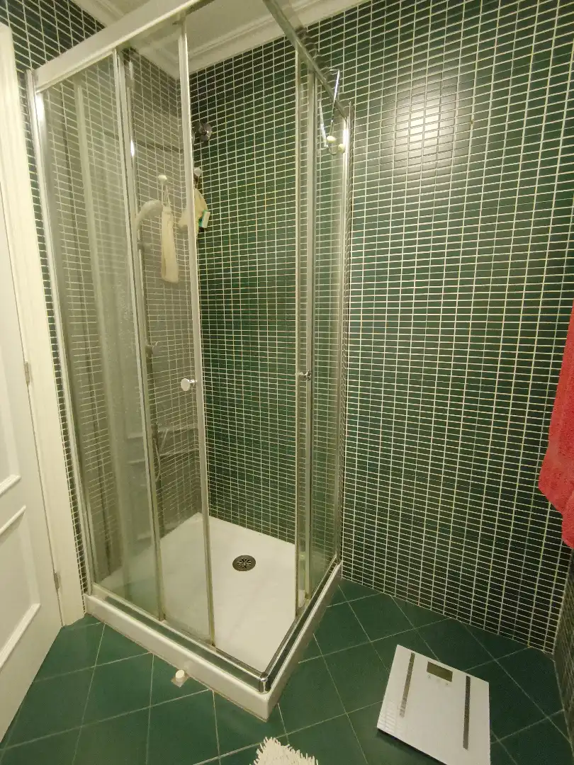 Badezimmer von Wohnungen zum Verkauf in Pontevedra Capital  mit Heizung, Parkett und Abstellraum