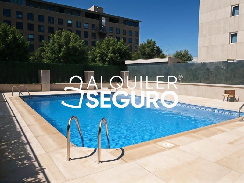 Piscina de Pis de lloguer en Coslada amb Calefacció, Piscina i Moblat