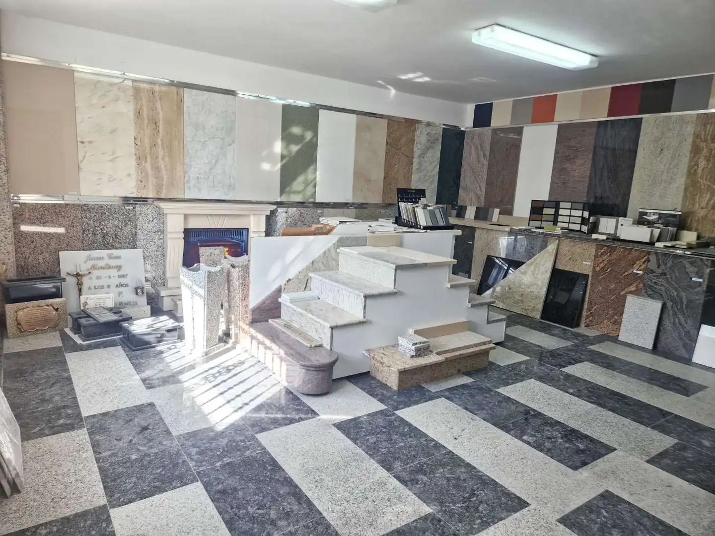 Industrial buildings for rent in Noia