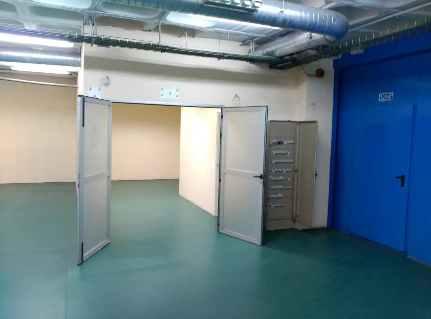 Office for sale in Madrid  with Air Conditioner, Heating and Internet