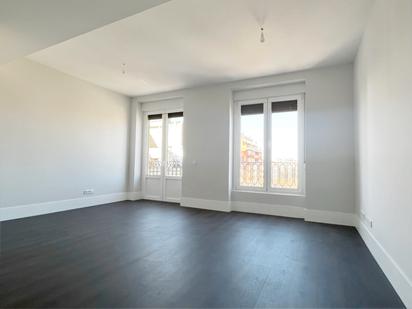 Bedroom of Flat to rent in  Madrid Capital  with Air Conditioner, Heating and Oven