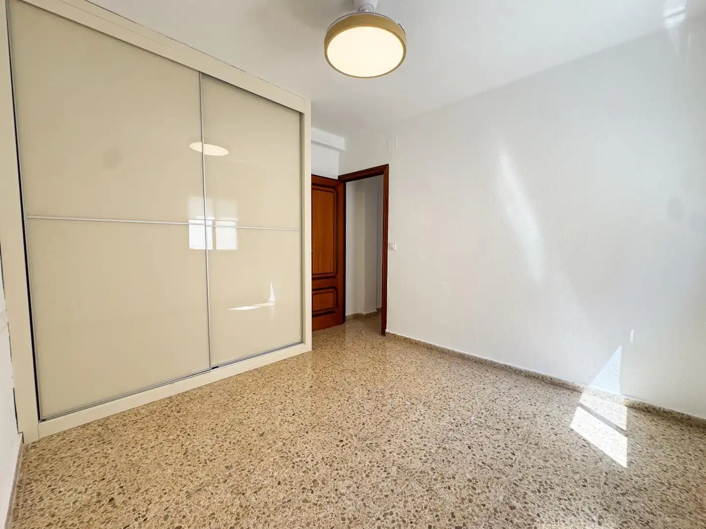 Habitación de Piso de alquiler en Catarroja con Aire acondicionado y Trastero