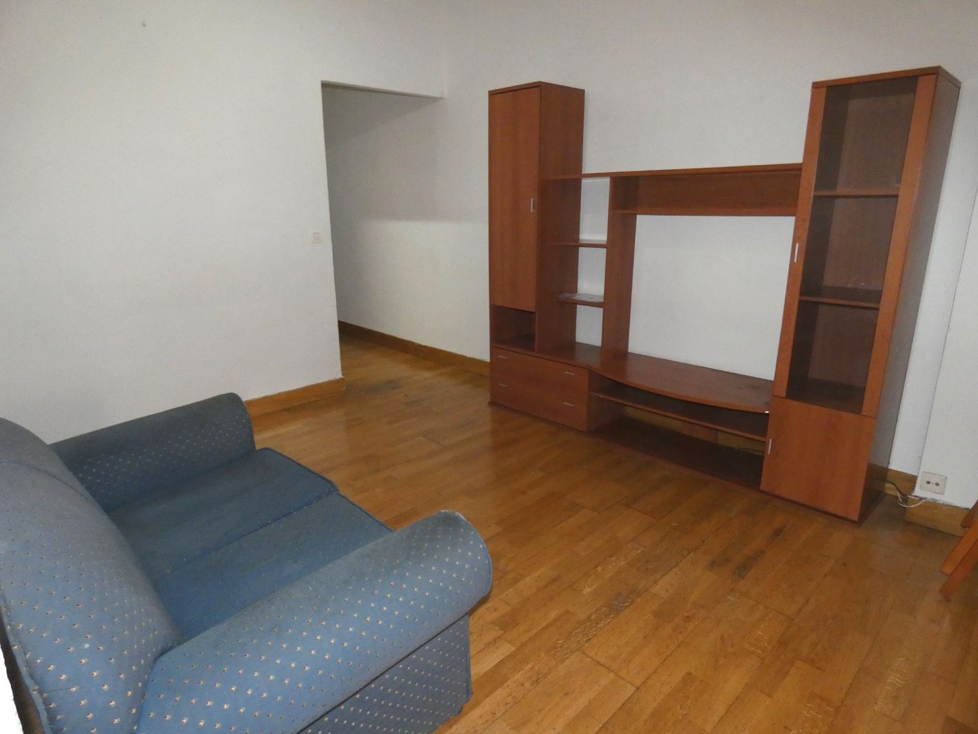 Sala d'estar de Pis en venda en Bilbao  amb Moblat i Balcó