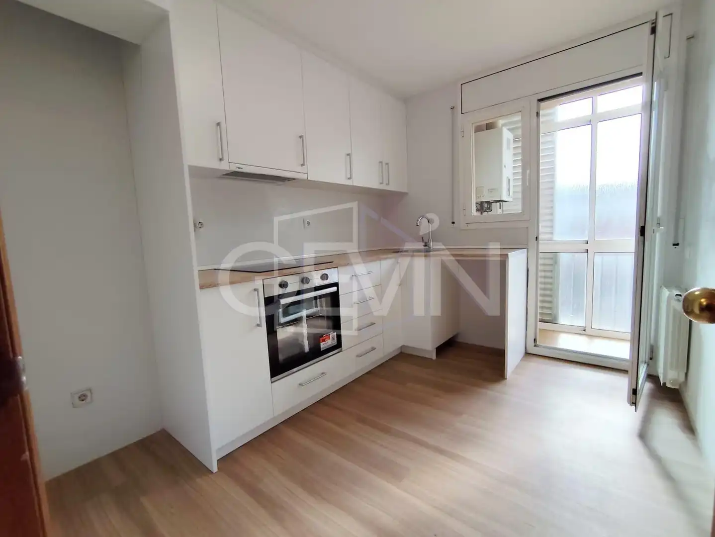 Küche von Wohnung zum Verkauf in Santa Perpètua de Mogoda mit Klimaanlage, Abstellraum und Balkon