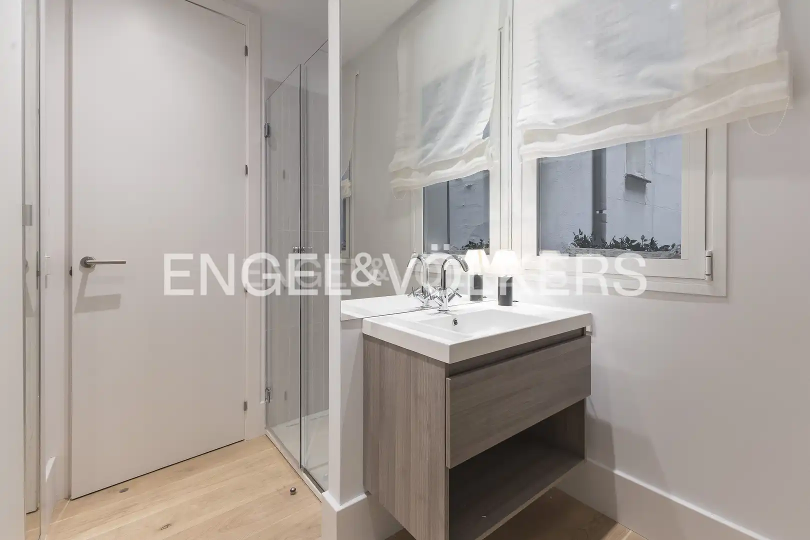 Bathroom of Flat for sale in Madrid  with Air Conditioner, Heating and Furnished