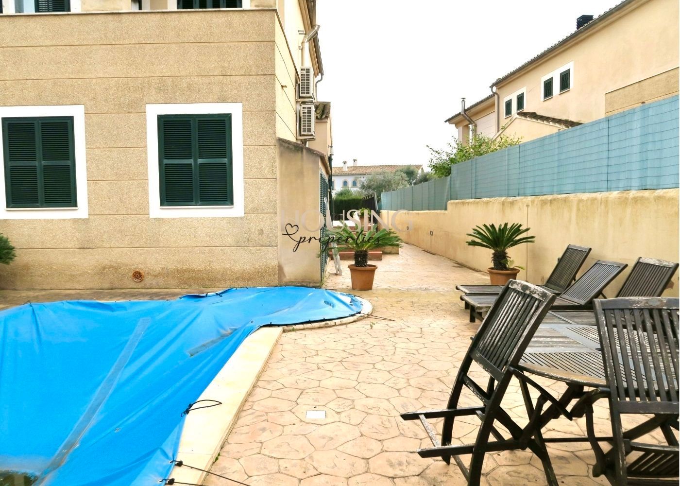 Vista exterior de Casa adosada en venda en Marratxí amb Jardí privat, Terrassa i Piscina