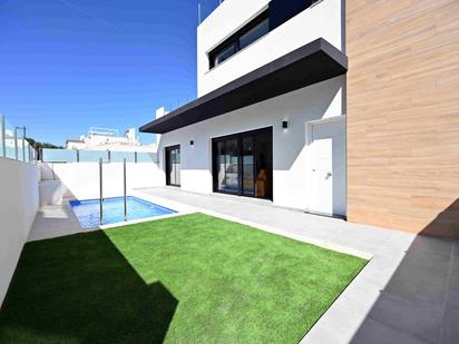 Piscina de Casa adosada en venda en Orihuela amb Jardí privat, Terrassa i Piscina