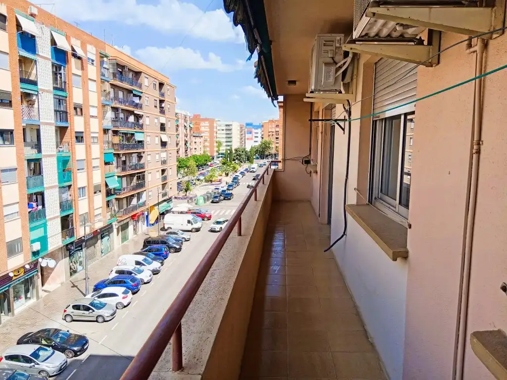 Vista exterior de Piso en venta en Valencia con Aire acondicionado, Amueblado y Horno