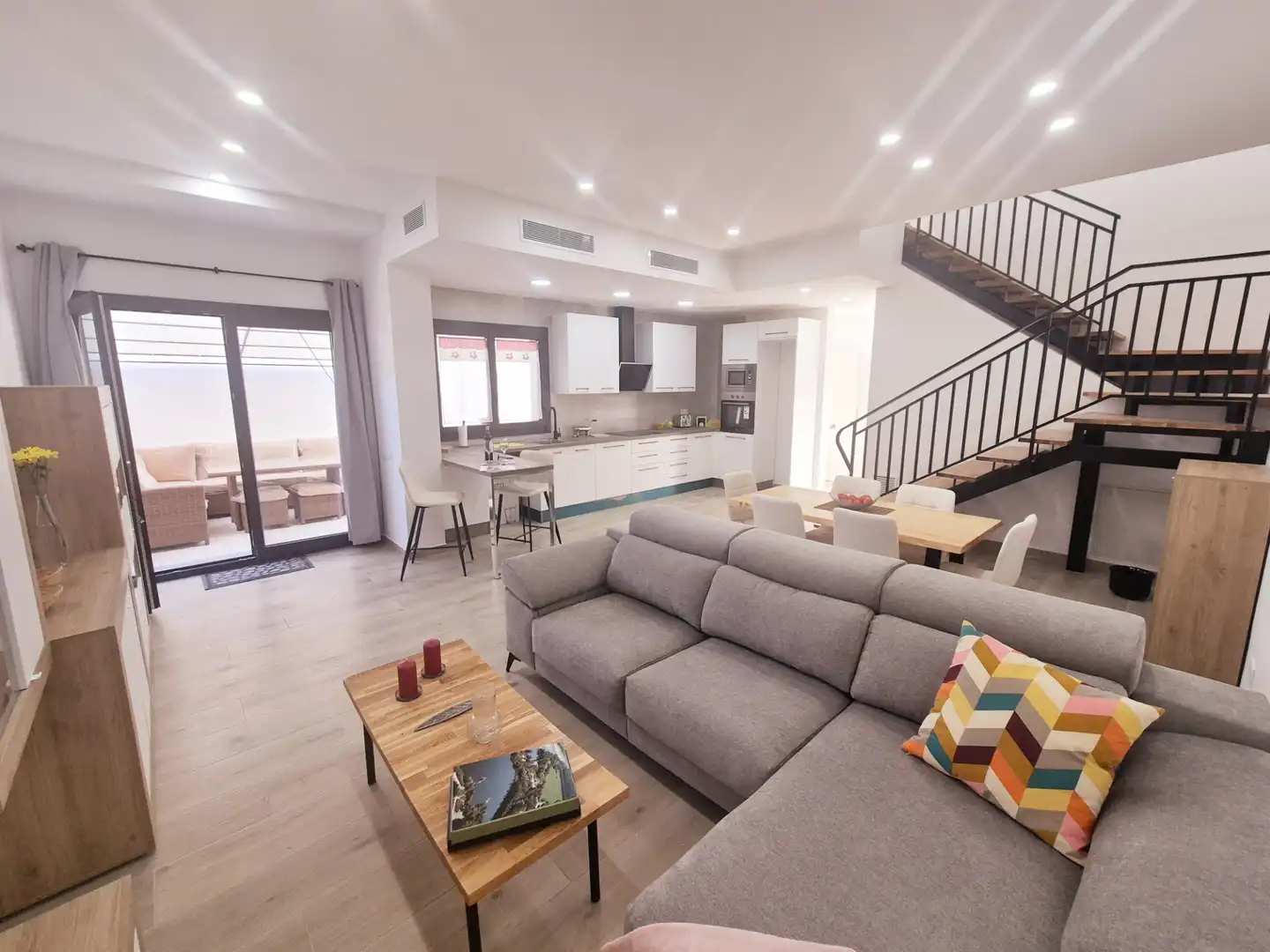 Sala de estar de Casa adosada en venta en Santa Eulàlia de Ronçana con Aire acondicionado, Calefacción y Jardín privado