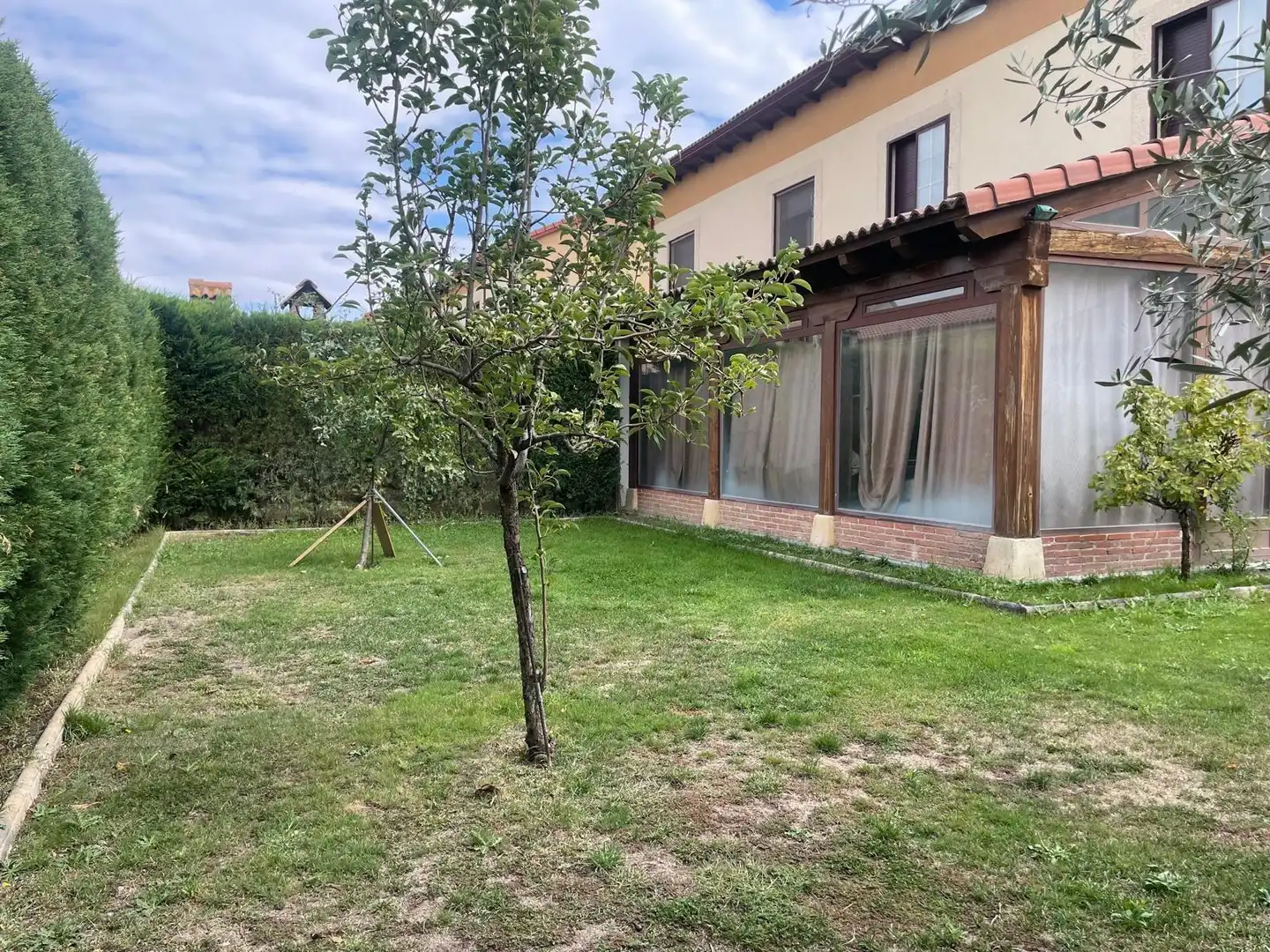 Casa adosada en venta en Hontanares de Eresma